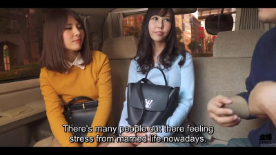 Threesome with a two japanese babes