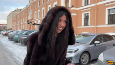 Sexy Fit Gal Pleases a Guy With BJ In His Car & Goes For a Walk With a Cum-covered Face To Get Money