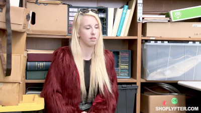 The thin blondie Darcie Belle bribes the guard with her body