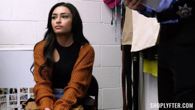 Fit Latina Teen Vanessa Moon Pleases a Security Guy Like a Slut To Avoid Being Jailed For Shoplifting