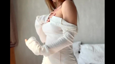 Athletic blonde with muscular abs in a sensual morning solo with her pussy.