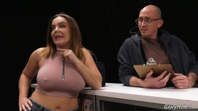 Thicc slut wanted to masturbate and ended up fucking BBC in gloryhole
