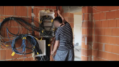 Lustful MILF cheats on her husband with a construction worker