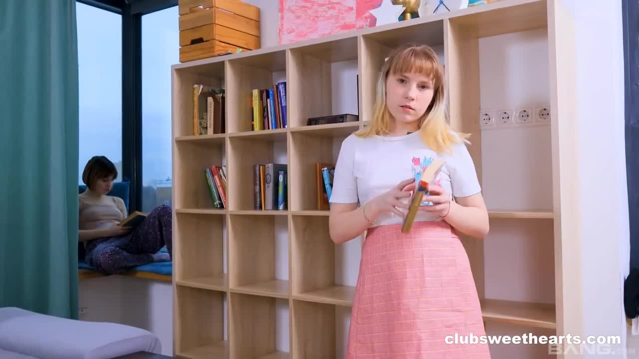 Watch Alien Katt and Lolly Bomb finger and scissor on the couch Full. Duration: 04:54 | ePornBabe.
