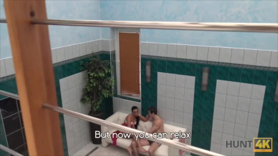 Boyfriend doesn't mind if his GF sucks stranger's cock for cash in the pool