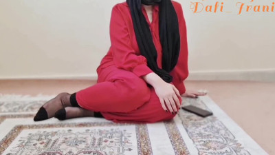 Hijabi arab babe sucks his dick and gets fucked pov