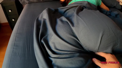 I woke up my sexy girlfriend to give her pussy another creampie.