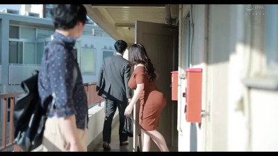 Really Thicc Japanese Wife Cheats On Her Hubby With a Neighbour