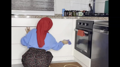 Homemade pov with a buxom Arab chick in a hijab.