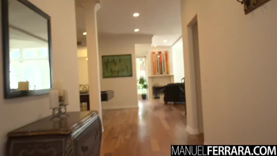 Sexy MILF Jennifer White knows how to please Manuel Ferrara with her anal