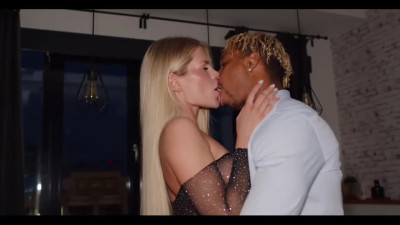 Sexy Fit Blonde MILF With Big Naturals Lets Massive BBC Smash Her Cunt Before Taking CIM