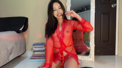 Asian slut is trying on her new lingerie on camera just for you
