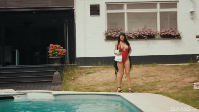 Big boobs Vakentina gets a BBC in her back yard