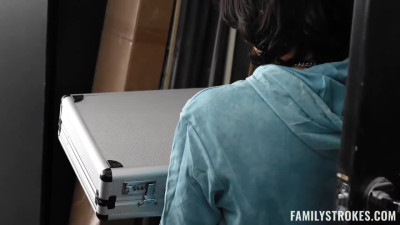 Schoolgirls are up to get naughty with stepbrothers - Family Strokes