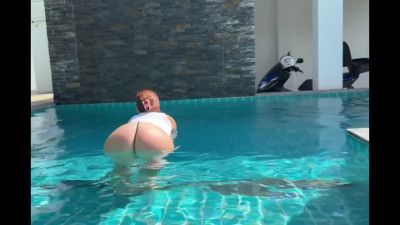 Pretty Slim Blonde Babe In a Wet Shirt Pleased Me With Premium BJ & Sex During the Pool Party