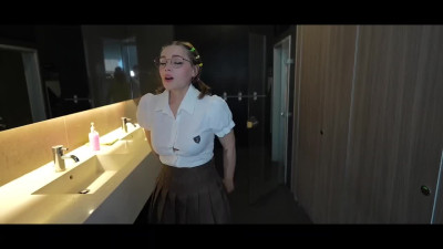Hot schoolgirl gives head well enough to earn a credit