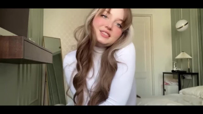 Pale 18yo babe shows her best parts on camera