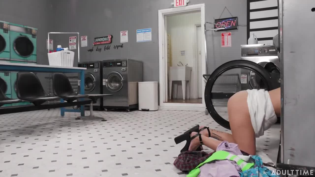 Watch Sexy blonde stuck and fucked in the public laundry room - Adult Time Full. Duration: 06:59 | ePornBabe.