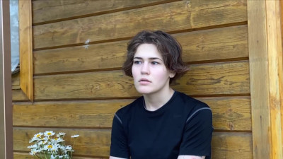 Backstage of Russian teen and her lucky bf trying to shoot outdoor public fucking in the field