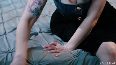 Sexy Curvy MILFs Charlie Forde & Siri Dahl Devour Each Other's Delicious Cunts In Sensual Lesbian Duo