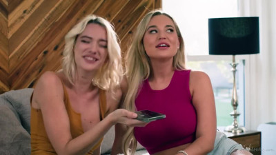 Sexy blondes Kenna James and Blake Blossom met to have a hot lesbian fuck