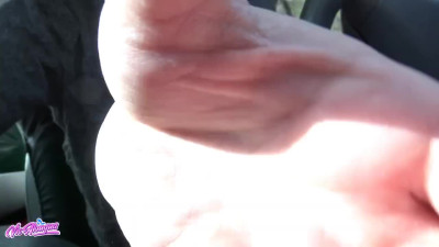 Italian harlot fingers her bush outdoors - Solo