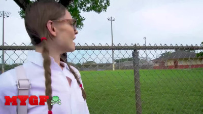 Nerdy and bony teen impresses casting agent with her insane skills
