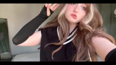 Pretty and busty e-girl masturbates on facetime call