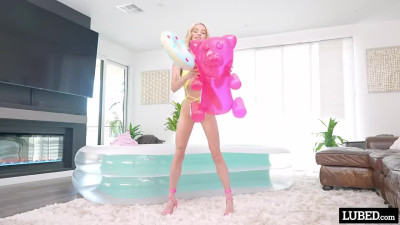 Oily blonde beauty wants to squirt after a grueling fucking sesh