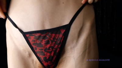 Abs and veins showcase from a thin, super-fit Italian solo girl