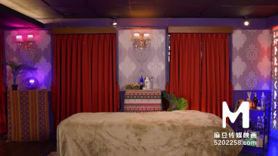 Spicy Asian masseuse turns on her client so he can't help but hump her