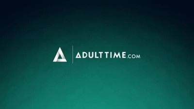 Four hot MILFs arranged a hot lesbian group fuck on the couch
