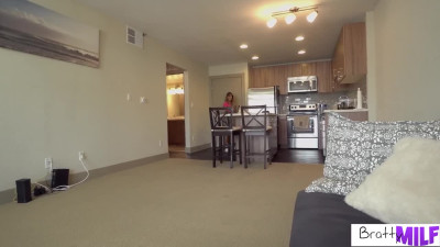 Hot Blonde MILF step-mom Jesse Pony shows how she can treat a huge dick