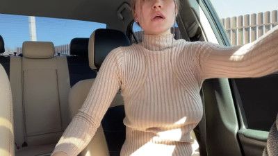 Busty amateur queen rubs and fingers her wet fanny on driver's seat