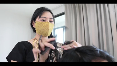 Indian hairdresser couldn't handle her lecherous thoughts and fucked her client.
