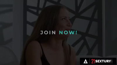 Giving a slim cougar Lara Lee the ass treatment and giving it to her deep