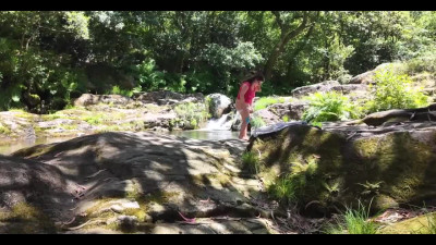 The mature mommy masturbates in the middle of the forest in front of a hitchhiker