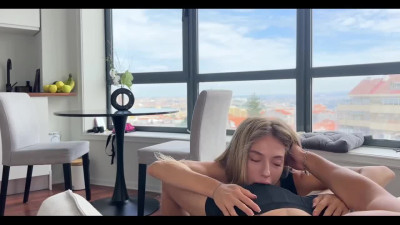 18 yo babe fucks her boyfriend and let him creampie her pussy