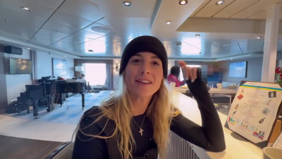 Buxom blonde becomes a cheating partner for big cock during cruise