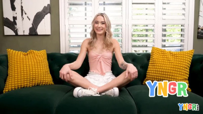 Petite Girl casting - Thea Summers is going to rock your day