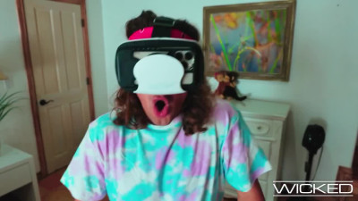 Step-bro fucked his pawg step-sis Jewelz BLU while she was in VR