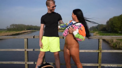 Fucked a curvy milf Gaby, out in the field