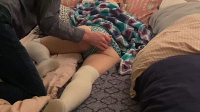 Skinny teen loves his fingers in her pussy between smashing