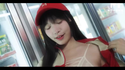 RIsky fuck in a grocery store with cute Asian babe