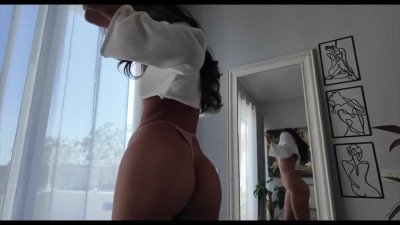 Skinny model got horny and fucked her photographer