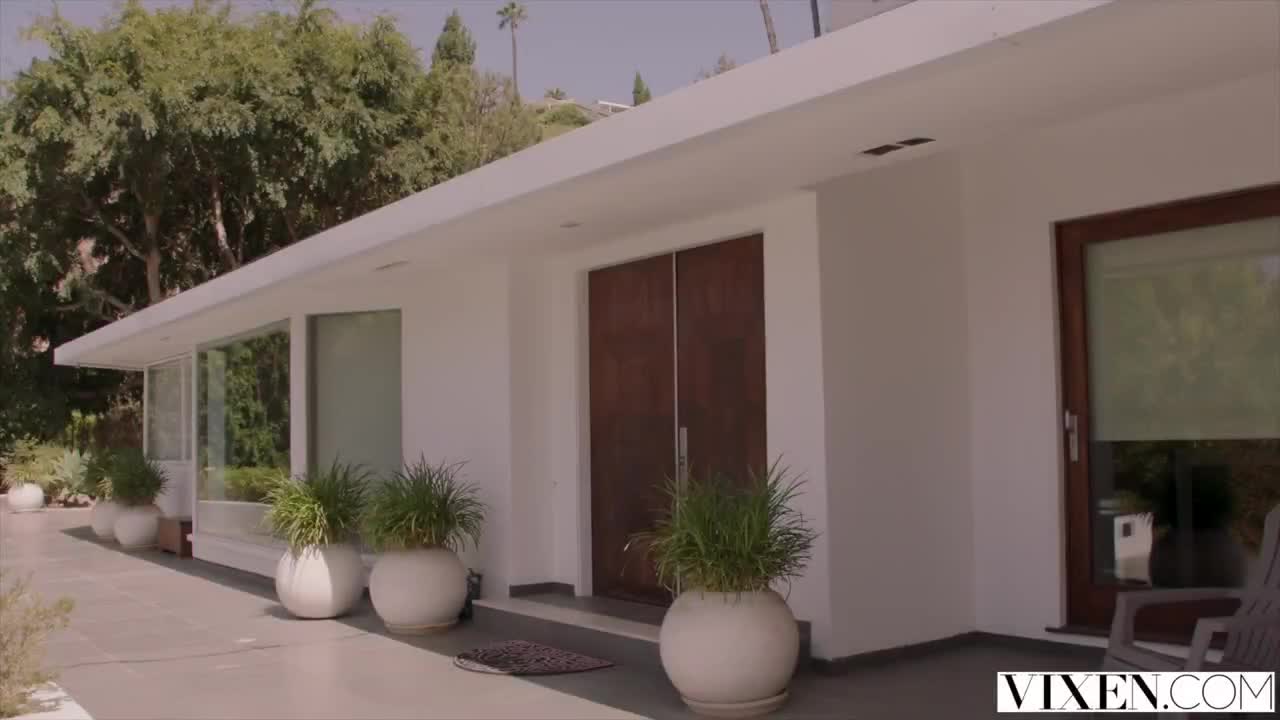 Watch Kendra Sunderland Takes on a Massive European Cock in Vixenplus Scene Full. Duration: 12:01 | ePornBabe.