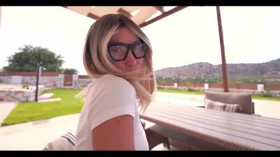 In one day did facial for my blonde perv stepmom and for my skinny gf
