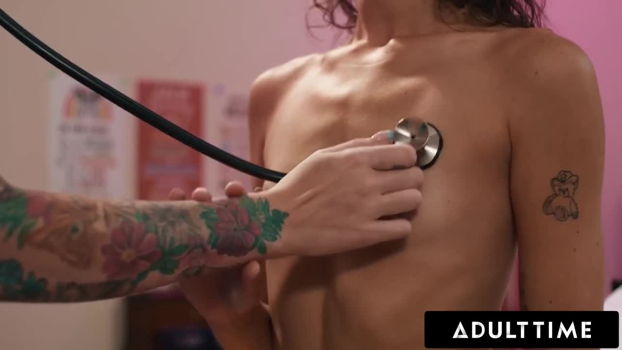 Watch The college nurse Kendra Sunderland takes a liking to Liz Jordan Full. Duration: 15:21 | ePornBabe.