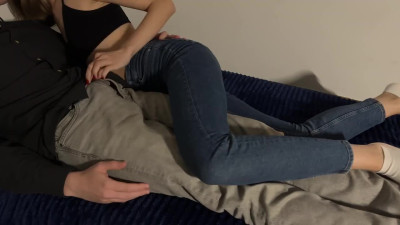 Teen gives best handjob and makes cock cum under 6 minutes