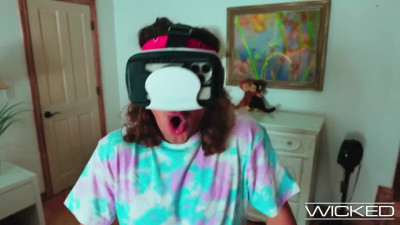 Perv guy fucked his curvy neighbor Jewelz Blu while she was watching VR porn